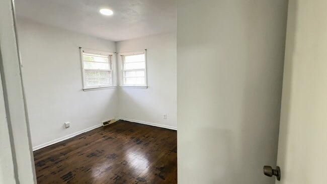 Building Photo - 3535 Robey Ave