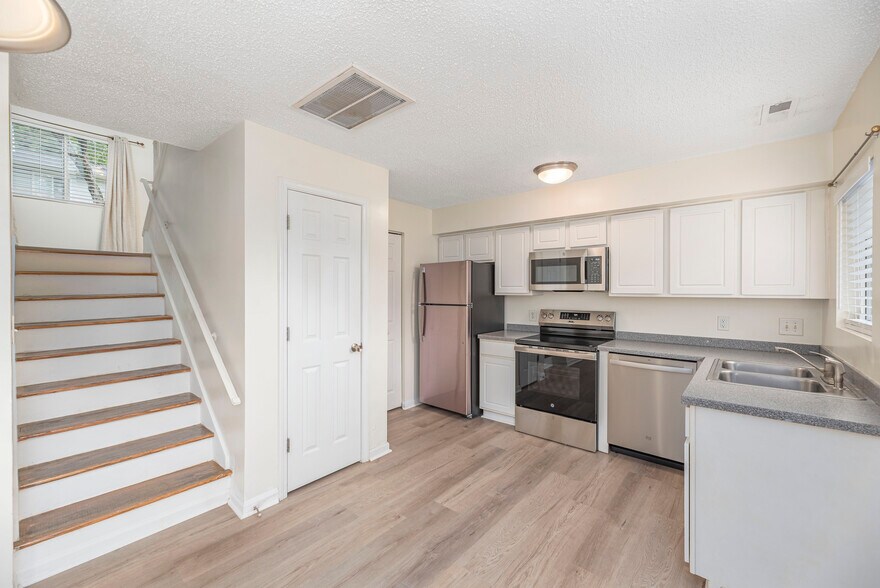 Kitchen/Pantry - 1st floor - 41 Beri Dr