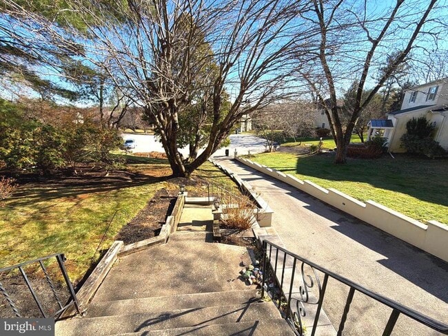 Building Photo - 639 Heather Ln