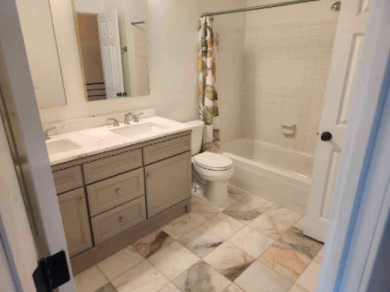Master bathroom - 1811 S Quebec Way