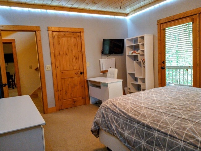 Building Photo - 386 Arbor Dr