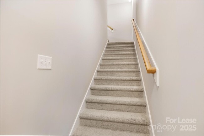 Building Photo - 48 Creekside View Dr