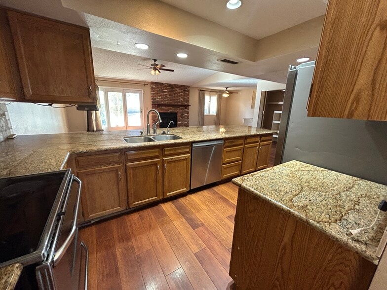 Building Photo - 12138 S Tomi Dr