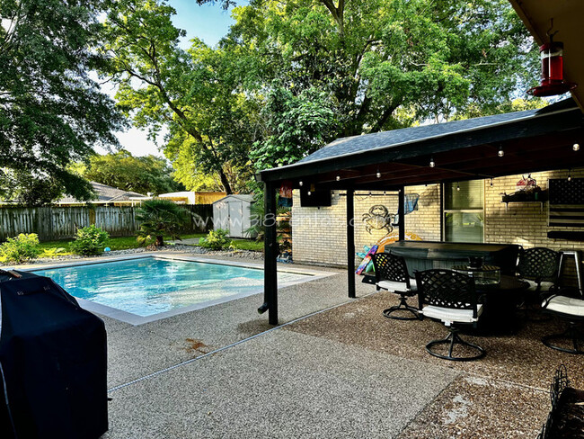 Building Photo - 7313 Camelback Dr