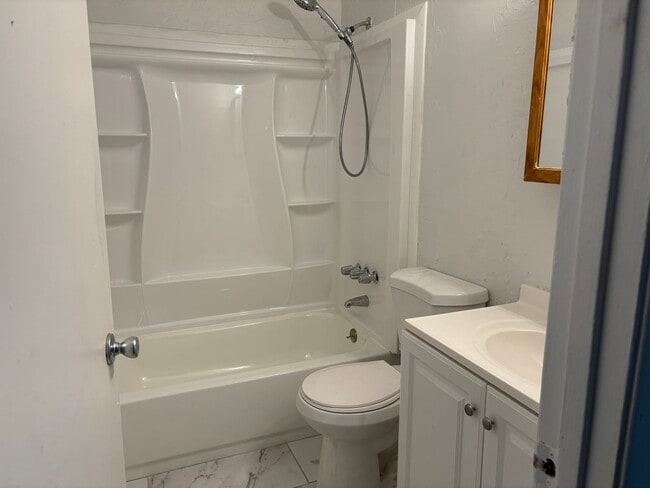 Building Photo - Ideal first floor unit! 2 bedrooms, 1 bathroom!  Directly across from beautiful Lake Alhambra. Pr...