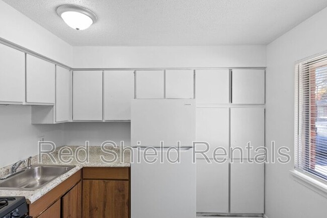 Building Photo - 944 Holmes Rd