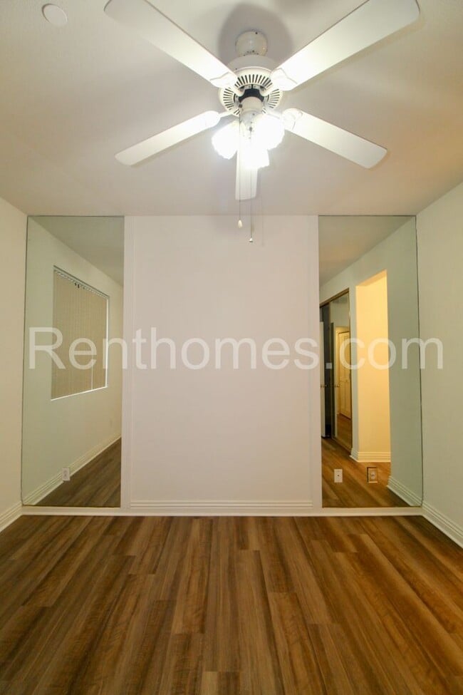 Building Photo - 10722 Sabre Hill Dr