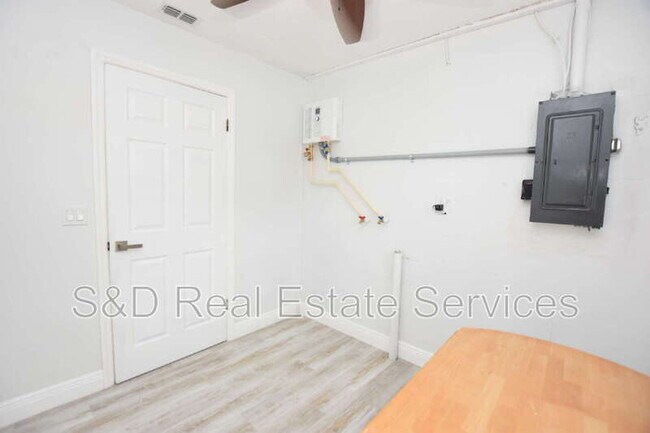 Building Photo - 4208 Ridge Rd