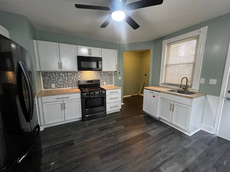 Building Photo - 64 Fairview St