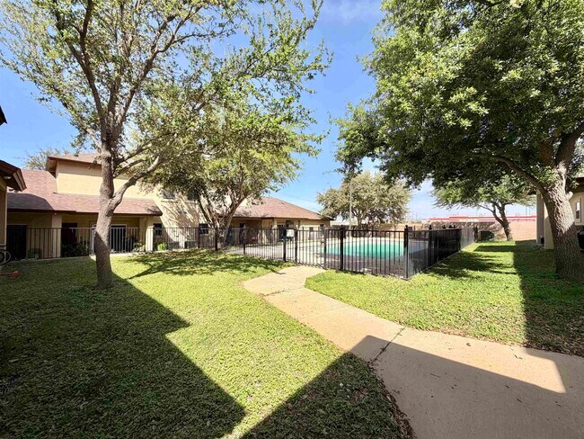 Building Photo - 10706 International Blvd