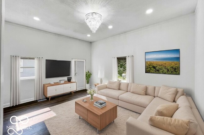 Building Photo - 4923 E University Ave