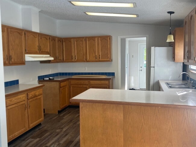 Building Photo - 393 Loggins Rd