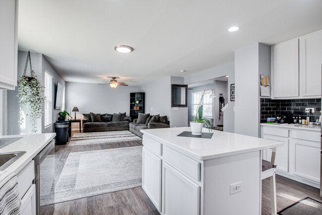 Building Photo - 217 Kristen St