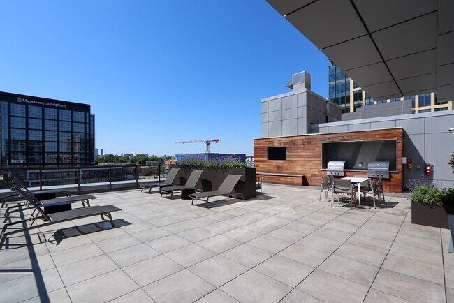 Building Photo - 375 Canal St