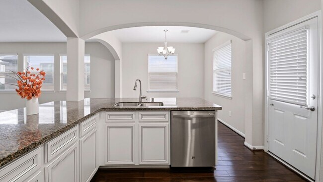 Building Photo - 8403 Columbia Forest Dr