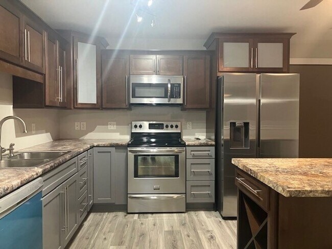 Building Photo - Behrell Condo
