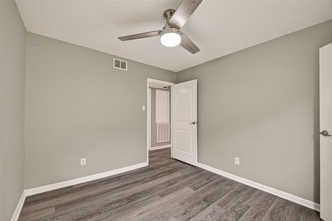 Building Photo - 7600 Emmett F Lowry Expy