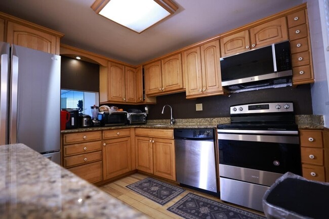 Building Photo - 6570 Royal Palm Blvd