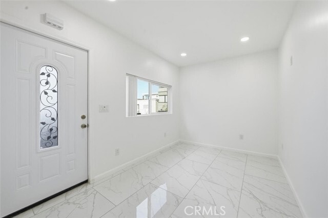 Building Photo - 220 39th St