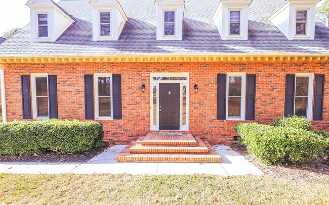Building Photo - 809 Houndslake Dr