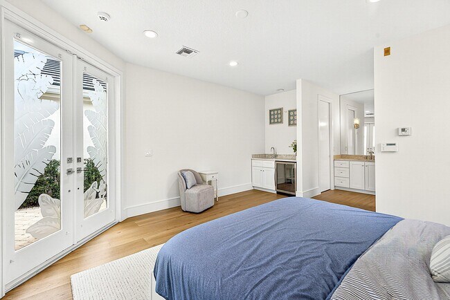 Building Photo - 1128 Crystal Dr