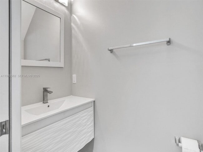 Building Photo - 488 Conservation Dr