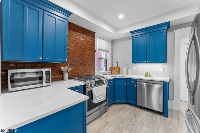 Building Photo - 32 Willowdale Ave