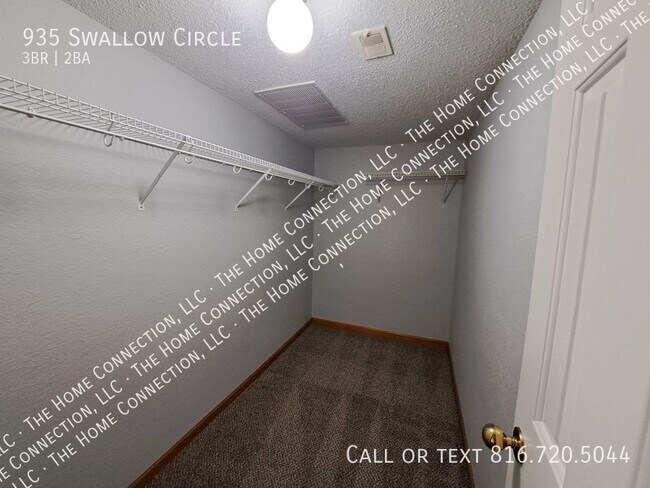 Building Photo - 935 Swallow Cir