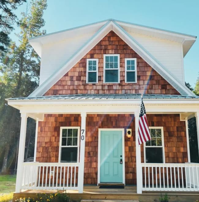 Building Photo - CASTLEY HAYNE - Charming Craftsman style bungalow!