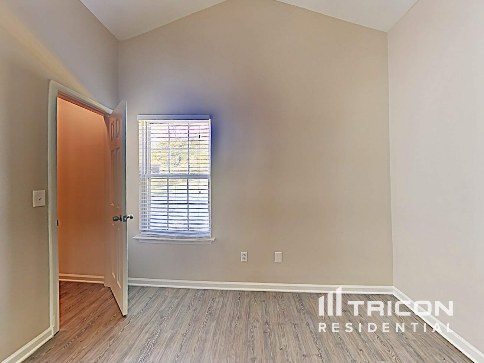 Building Photo - 1517 Crandon Dr