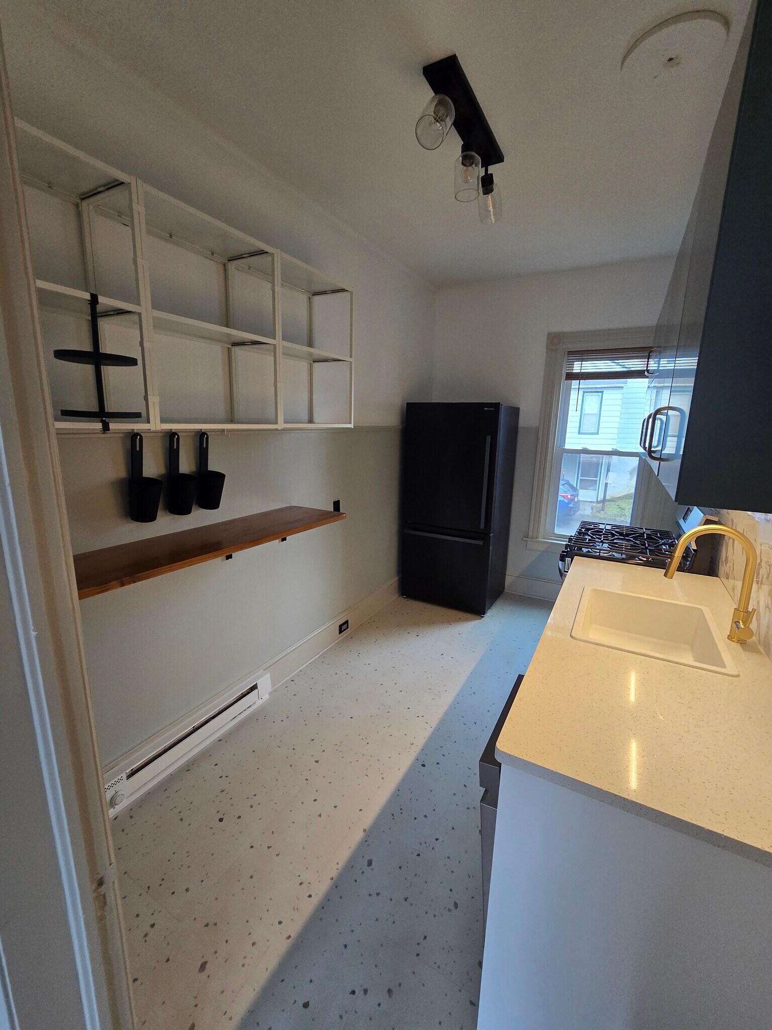 Kitchen - 10 Hamilton St