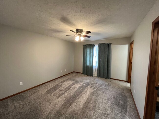 Building Photo - 7825 Yankee Woods Dr