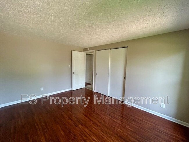 Building Photo - 1180 Standish Dr