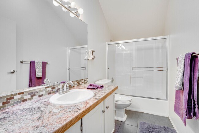 Building Photo - Natural Light Filled 2bd/2bth Loft Condo in Crown Hill, $2,550/mo.