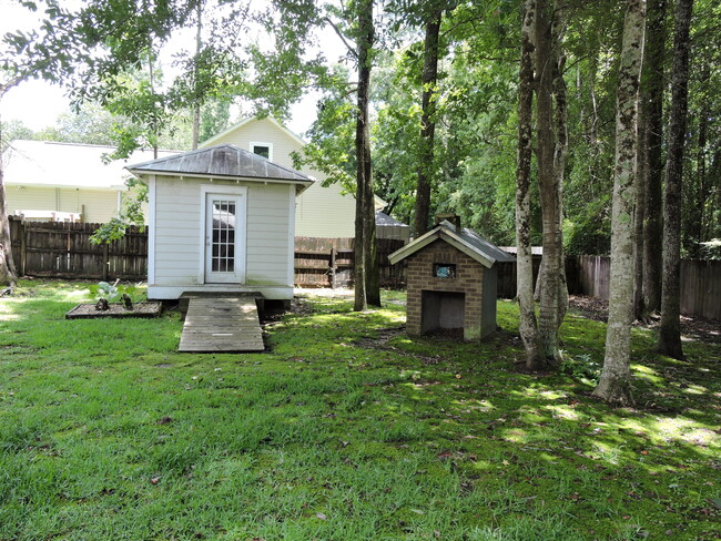 Building Photo - 124 Fairway Dr