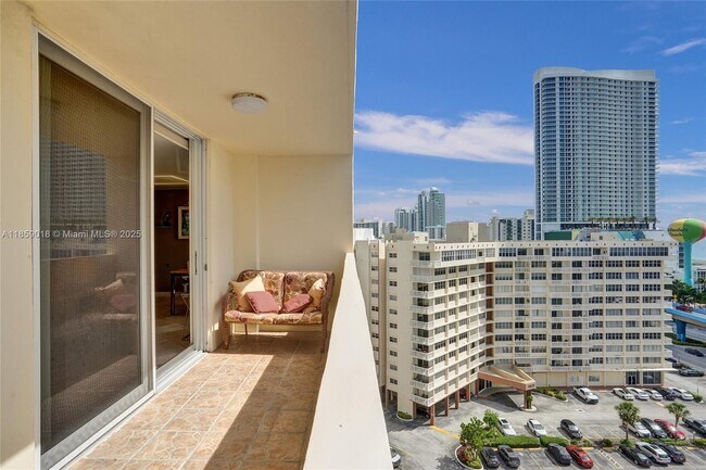 Building Photo - 1833 S Ocean Dr