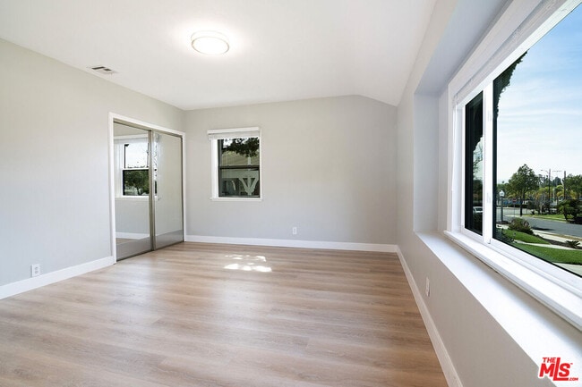 Building Photo - 414 University Ave