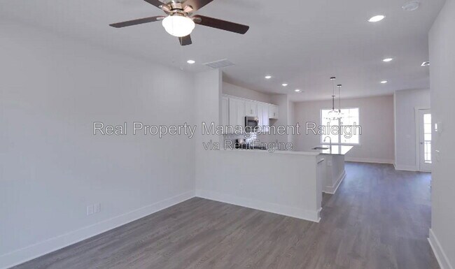 Building Photo - 802 Laurel Gate Dr