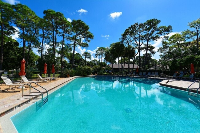 Building Photo - 2/2 Villa in South Sarasota