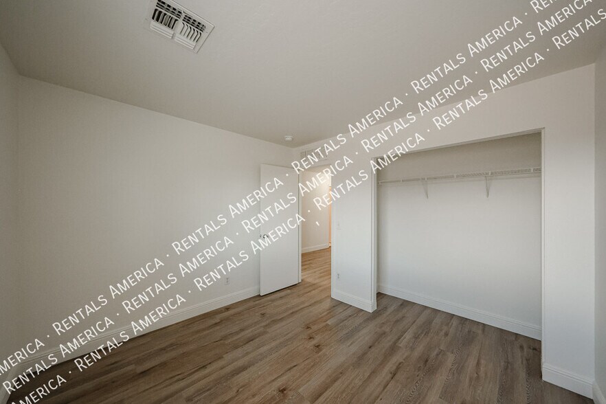 Building Photo - 7315 S 30th Ave