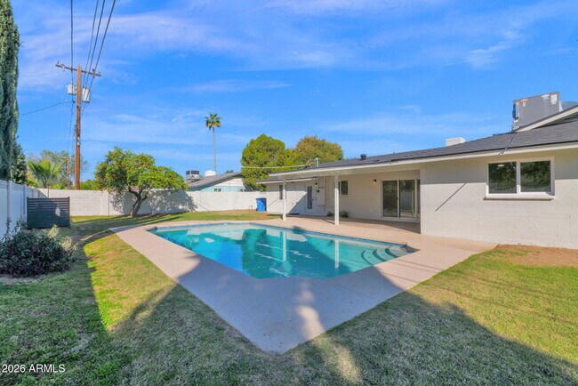 Building Photo - 501 W Seldon Ln
