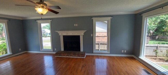 Building Photo - 13031 Camelot Dr SE
