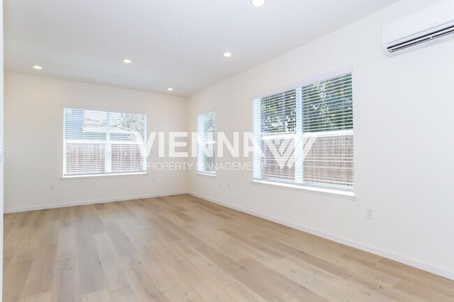 Building Photo - 8082 Quiet Knolls Dr