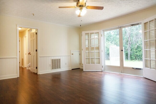 Building Photo - 318 Foxhall Ct