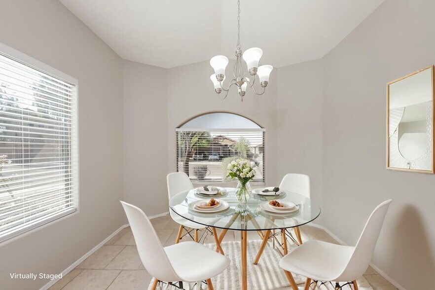 Building Photo - 2635 E Valencia Dr