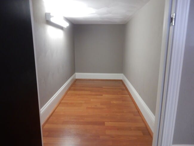Building Photo - Like New Townhome in Old SW! Close to Cari...