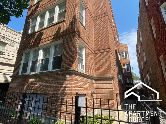 Building Photo - 6343 N Claremont Ave