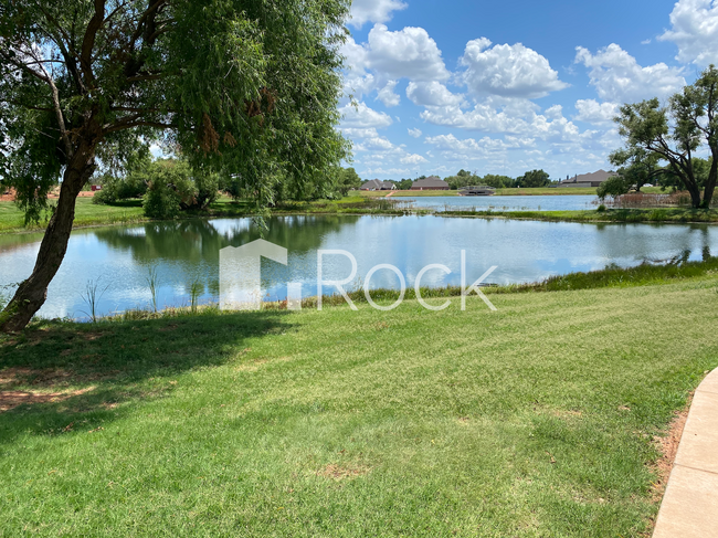 Building Photo - Gorgeous 3 Bedroom Home with Storm Shelter located in The Waters in Moore!! **All Appliances Incl...