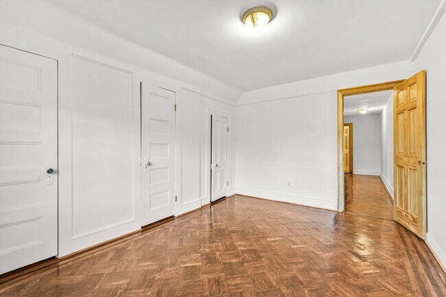 Building Photo - 1200 Beverley Rd