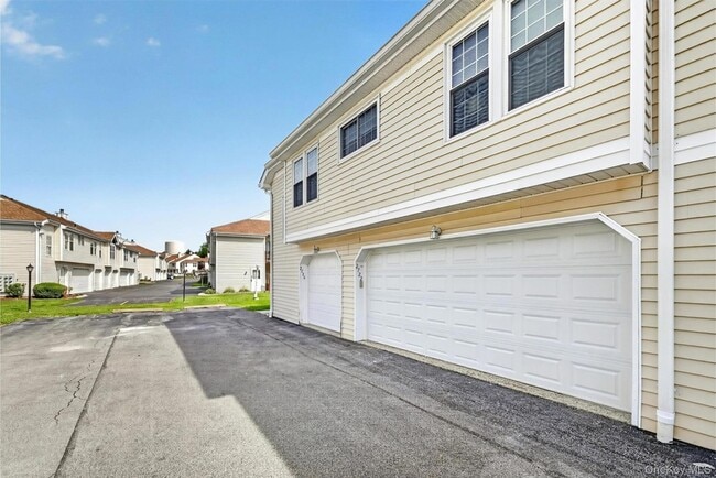 Building Photo - 2722 Whispering Hills Dr